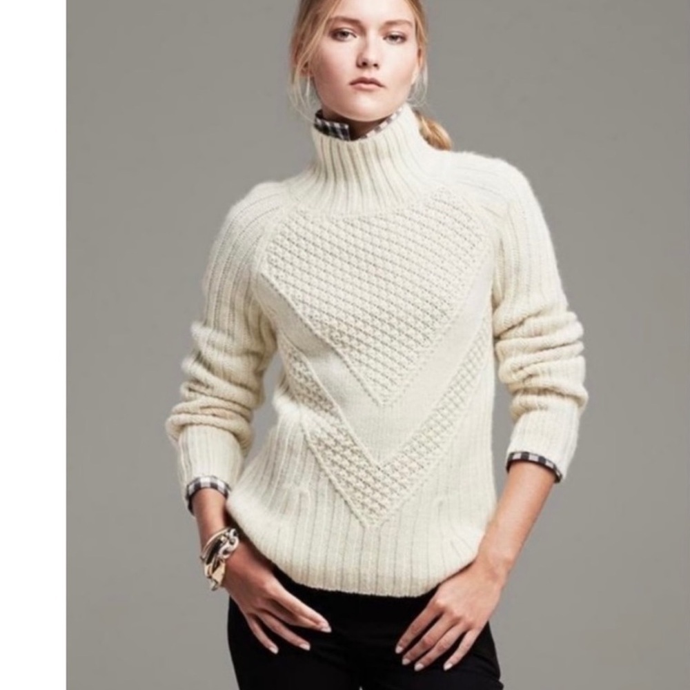 Banana Republic Popcorn stitch tunic sweater Ivory color Size Medium